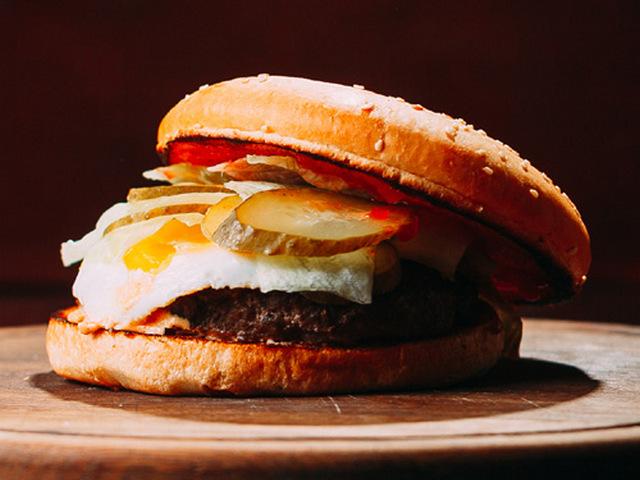 EGGS Бургер з телятиною