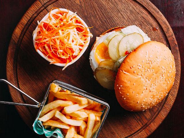 EGGS Бургер МЕНЮ з телятиною