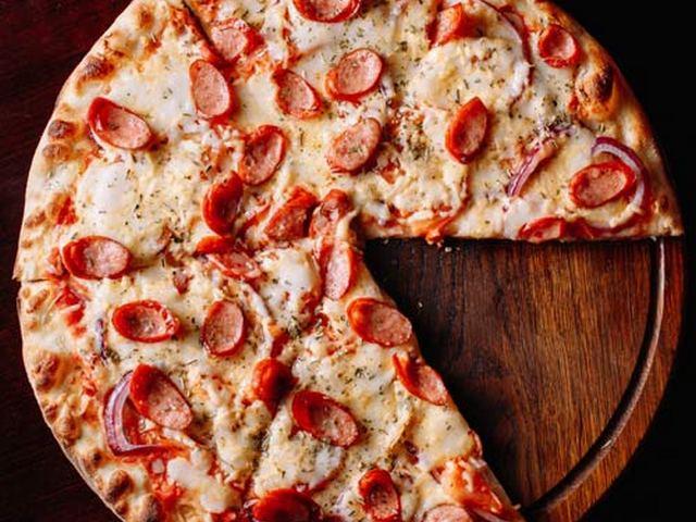 Піца з мисливськими ковбасками: Пицца