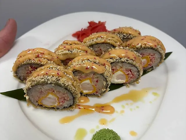 Гарячий рол зі сніжним крабом і сиром