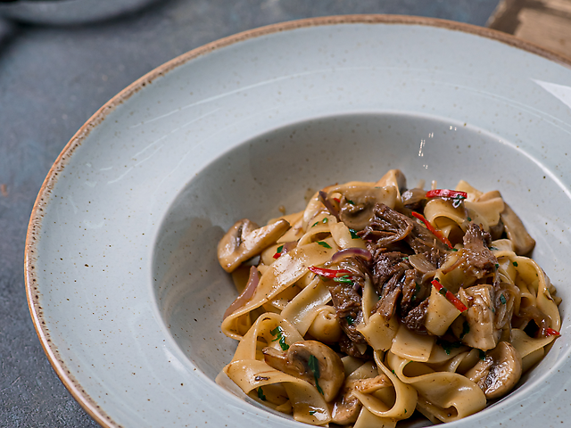 Паста з телячими щічками