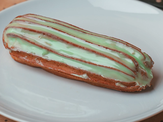 Pistachio eclair
