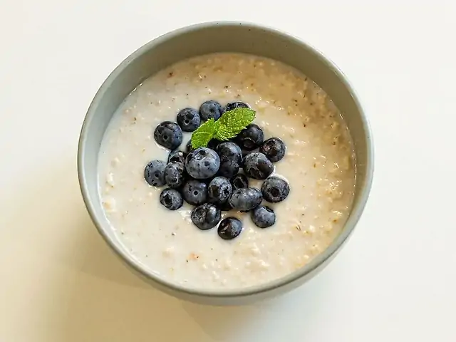 Вівсянка солодка з ягодами