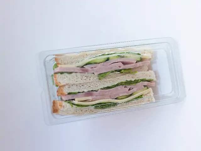 Сендвіч з шинкою та сиром