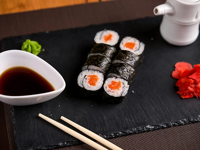 Рол Sake Макі
