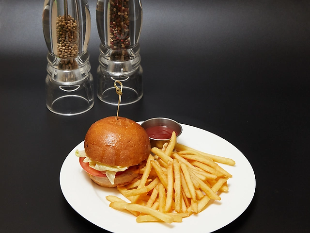 Мини бургер с картофелем