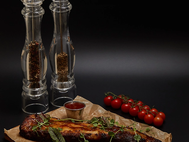 Свиные ребра запечённые.