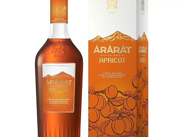 Міцний алкогольний напій Ararat Apricot  0,5л. 35% в коробці