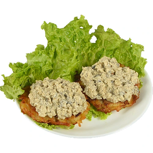 Деруни з вершково-грибним соусом